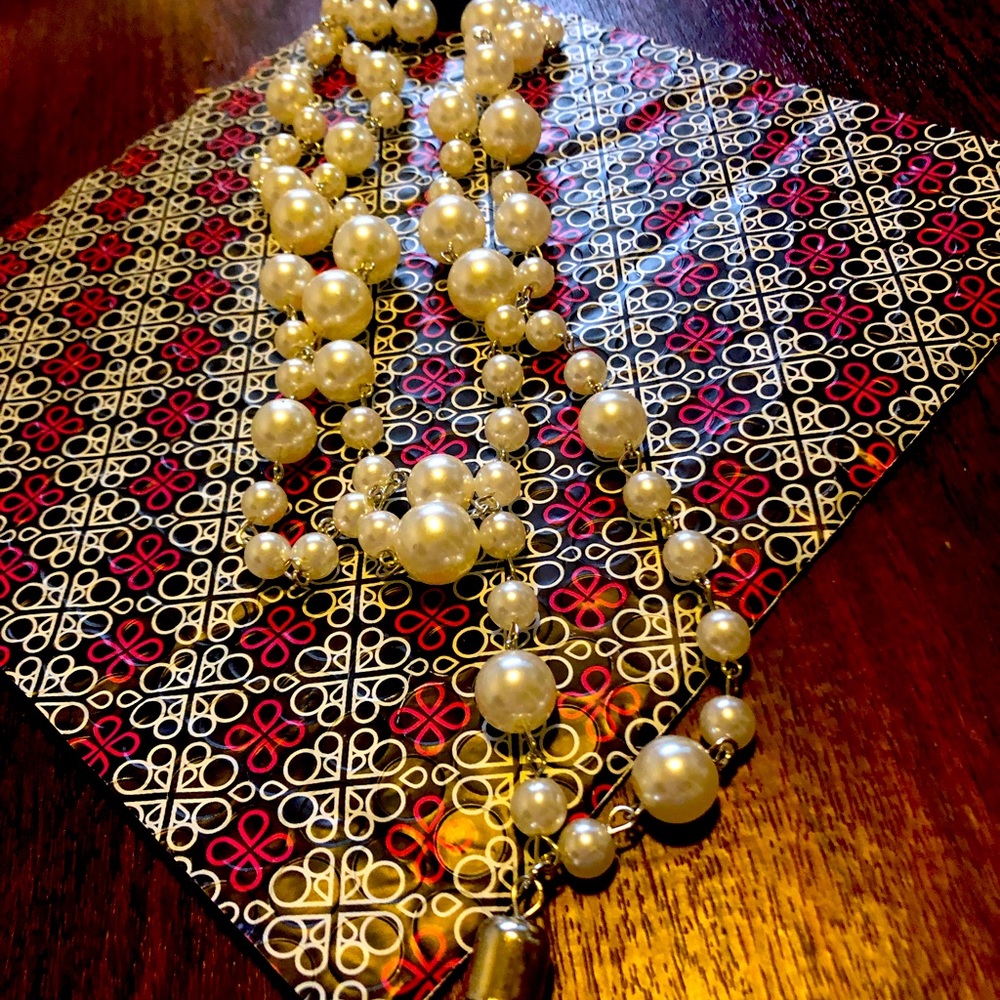 Pearl necklace and earrings set